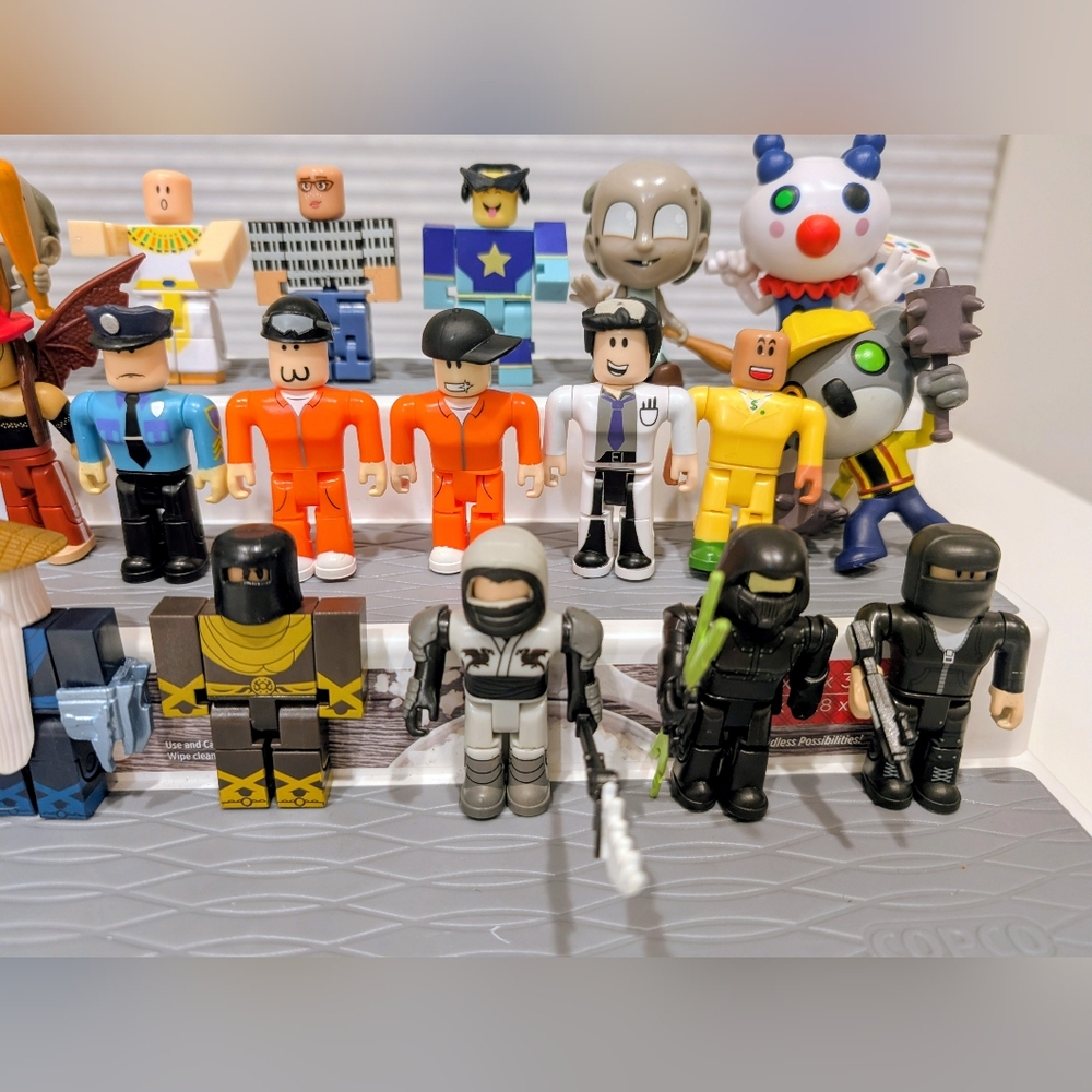 Ultimate Roblox Collection - 20+ Rare Figures & Mystery Series! - Picture 5 of 6
